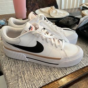 NEW Nike Court Legacy Lift